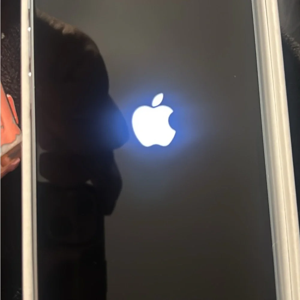 Apple iPhone 15 - white